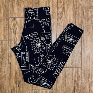 Nike Women's Sportswear Icon Clash Leggings NWT Size X-Large